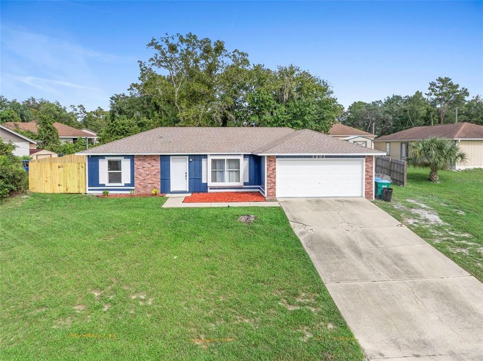 合同活跃: $269,900 (3 贝兹, 2 浴室, 1056 平方英尺)