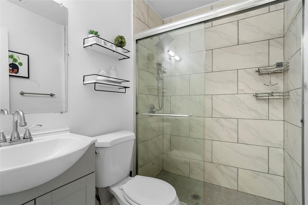 合同活跃: $269,900 (3 贝兹, 2 浴室, 1056 平方英尺)