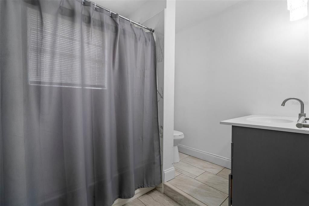 合同活跃: $269,900 (3 贝兹, 2 浴室, 1056 平方英尺)