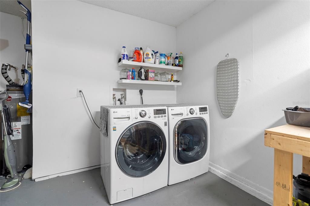 合同活跃: $269,900 (3 贝兹, 2 浴室, 1056 平方英尺)