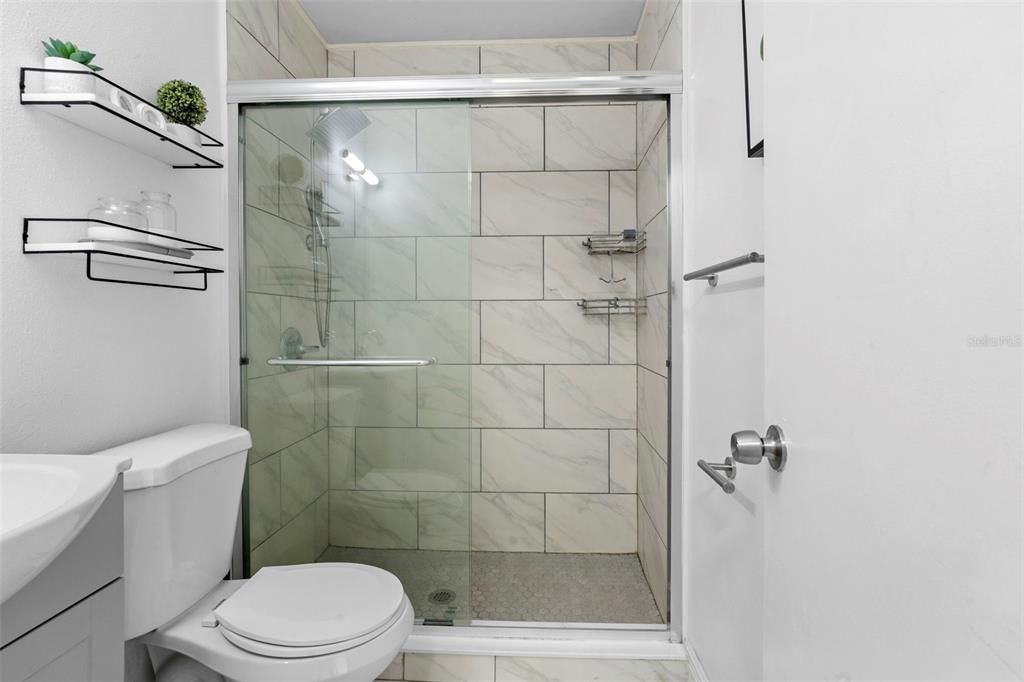 合同活跃: $269,900 (3 贝兹, 2 浴室, 1056 平方英尺)