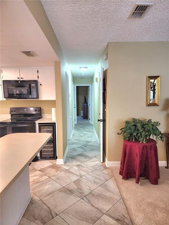 For Sale: $155,000 (2 beds, 2 baths, 968 Square Feet)