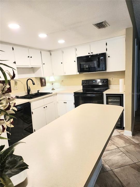 For Sale: $155,000 (2 beds, 2 baths, 968 Square Feet)