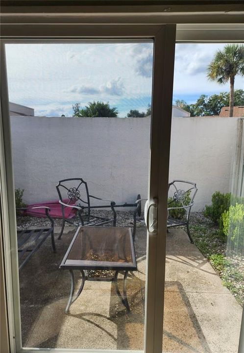 For Sale: $155,000 (2 beds, 2 baths, 968 Square Feet)