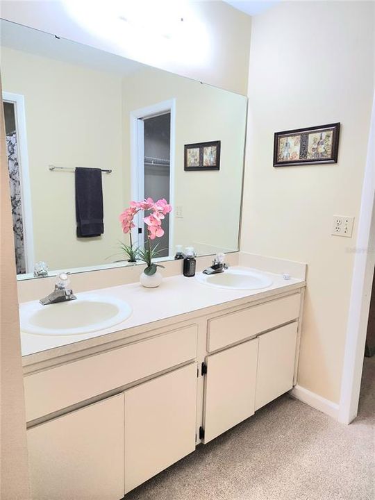 For Sale: $155,000 (2 beds, 2 baths, 968 Square Feet)