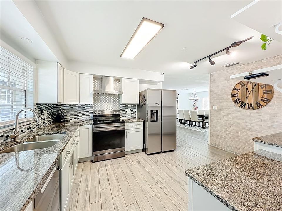 Под контрактом: $539,000 (3 спален, 2 ванн, 1867 Квадратных фут)