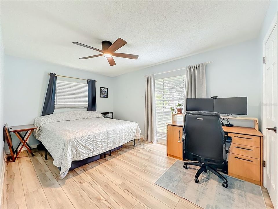 Под контрактом: $539,000 (3 спален, 2 ванн, 1867 Квадратных фут)