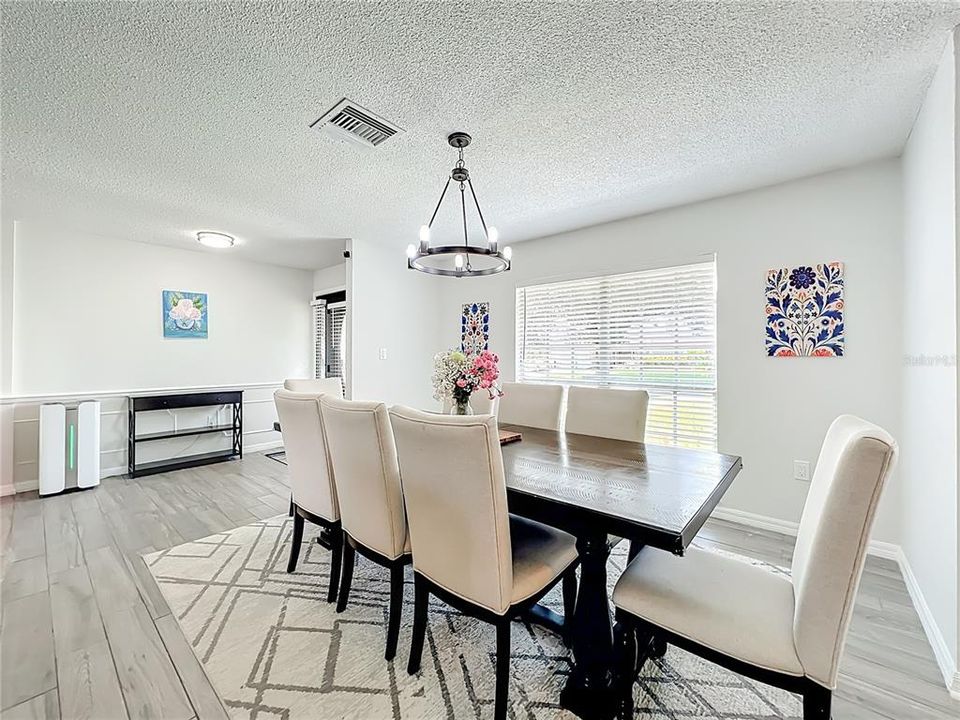 Под контрактом: $539,000 (3 спален, 2 ванн, 1867 Квадратных фут)