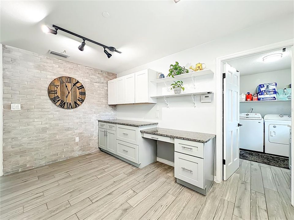 Под контрактом: $539,000 (3 спален, 2 ванн, 1867 Квадратных фут)