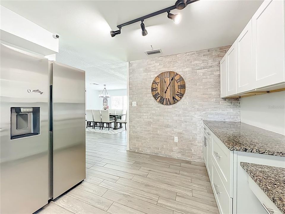 Под контрактом: $539,000 (3 спален, 2 ванн, 1867 Квадратных фут)