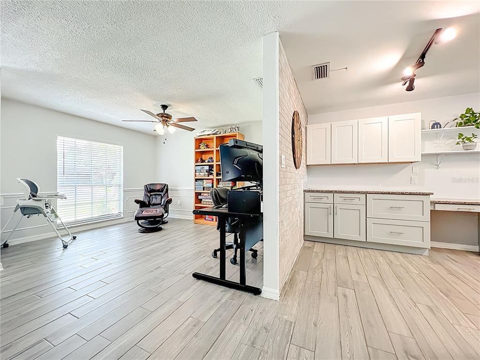 Под контрактом: $539,000 (3 спален, 2 ванн, 1867 Квадратных фут)