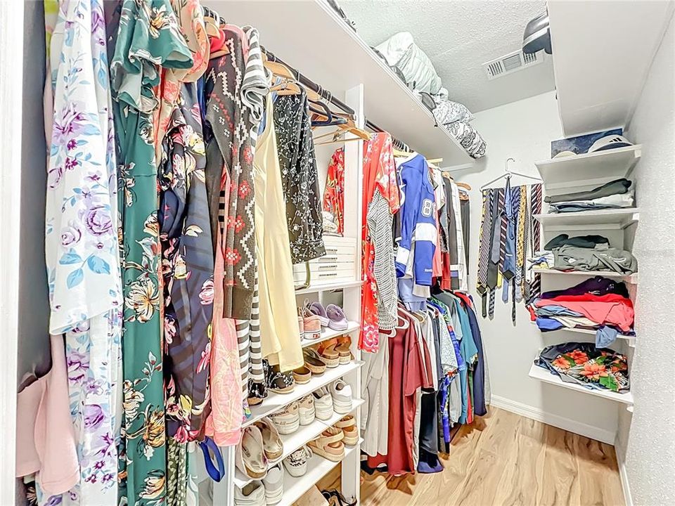 Под контрактом: $539,000 (3 спален, 2 ванн, 1867 Квадратных фут)