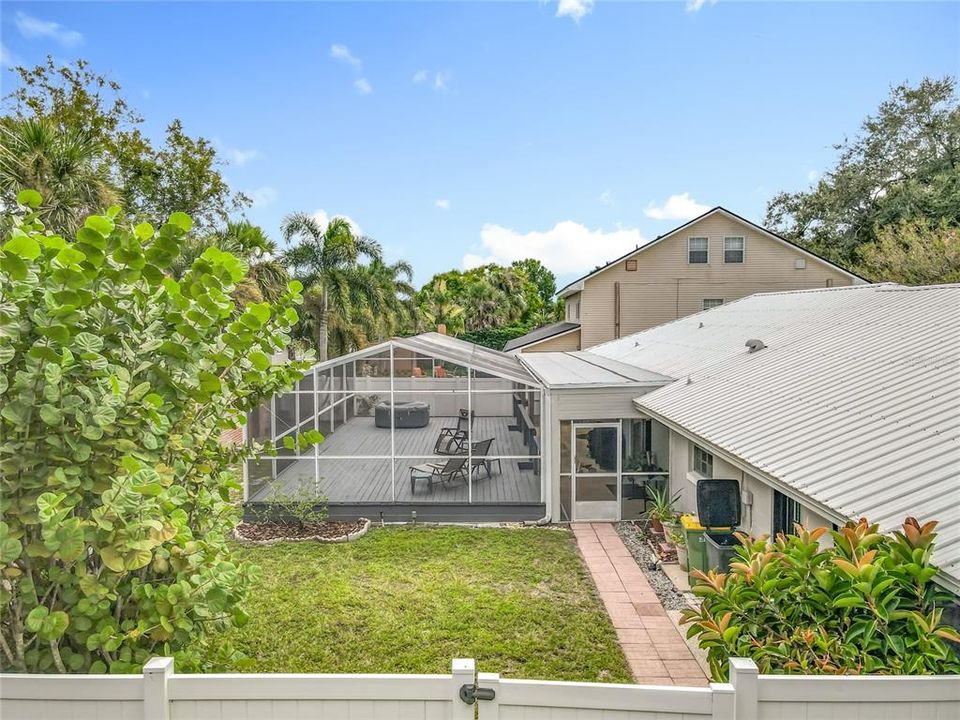 Под контрактом: $539,000 (3 спален, 2 ванн, 1867 Квадратных фут)