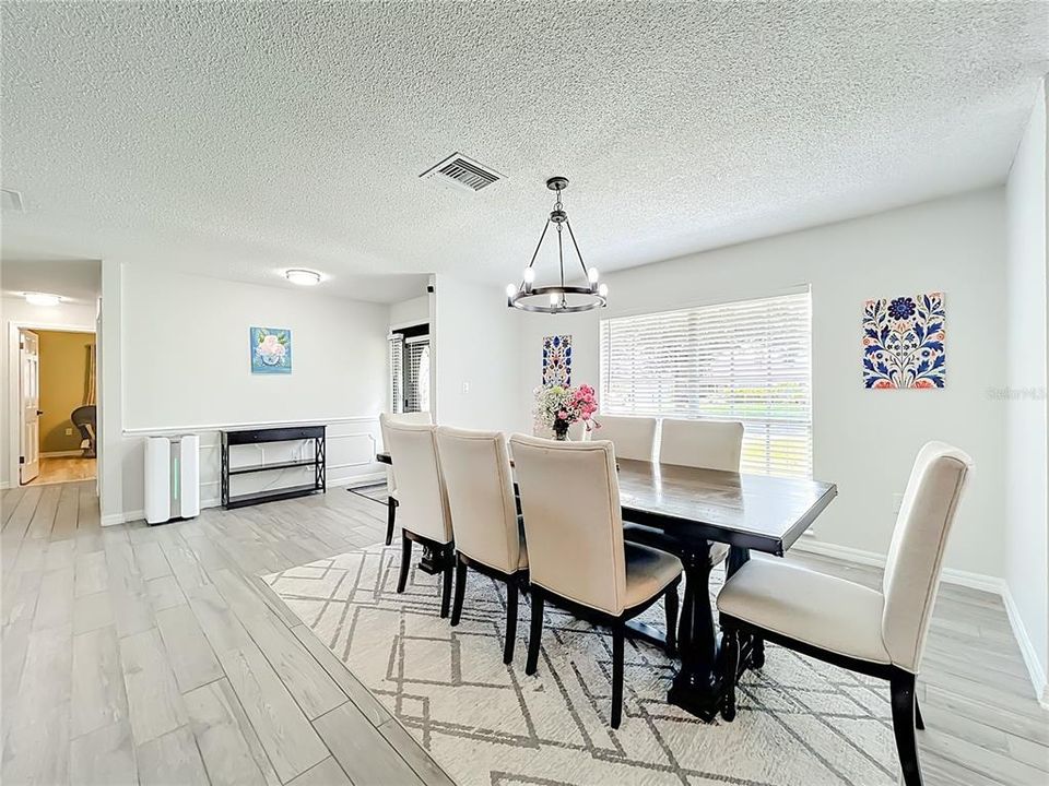 Под контрактом: $539,000 (3 спален, 2 ванн, 1867 Квадратных фут)