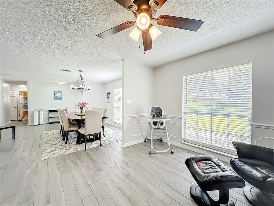 Под контрактом: $539,000 (3 спален, 2 ванн, 1867 Квадратных фут)