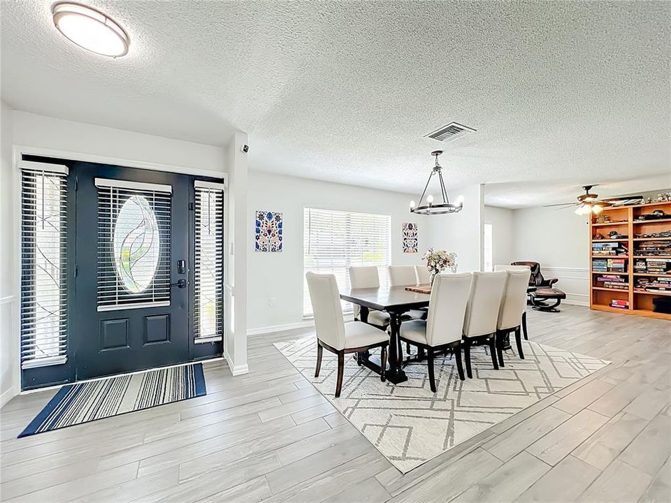 Под контрактом: $539,000 (3 спален, 2 ванн, 1867 Квадратных фут)