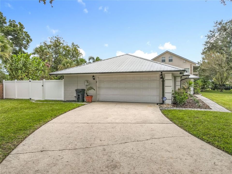 Под контрактом: $539,000 (3 спален, 2 ванн, 1867 Квадратных фут)