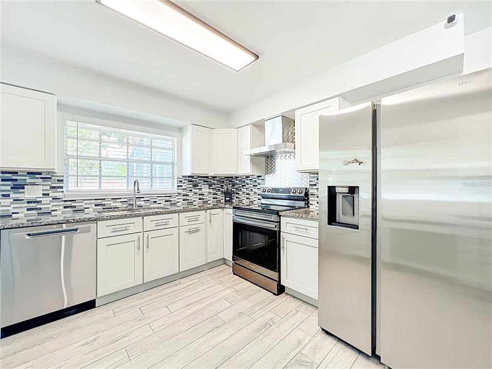 Под контрактом: $539,000 (3 спален, 2 ванн, 1867 Квадратных фут)