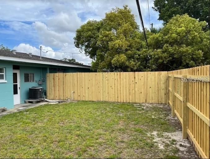 Active With Contract: $1,700 (1 beds, 1 baths, 700 Square Feet)