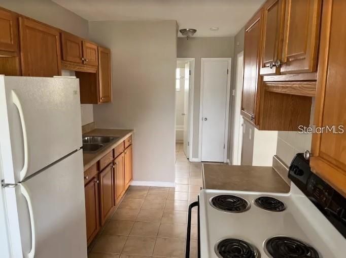 Active With Contract: $1,700 (1 beds, 1 baths, 700 Square Feet)