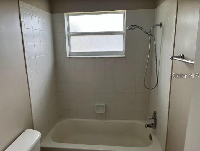 Active With Contract: $1,700 (1 beds, 1 baths, 700 Square Feet)