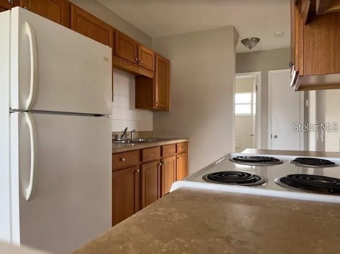 Active With Contract: $1,700 (1 beds, 1 baths, 700 Square Feet)