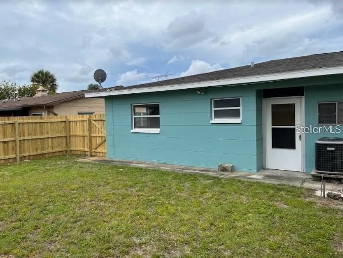 Active With Contract: $1,700 (1 beds, 1 baths, 700 Square Feet)