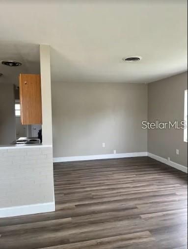 Active With Contract: $1,700 (1 beds, 1 baths, 700 Square Feet)