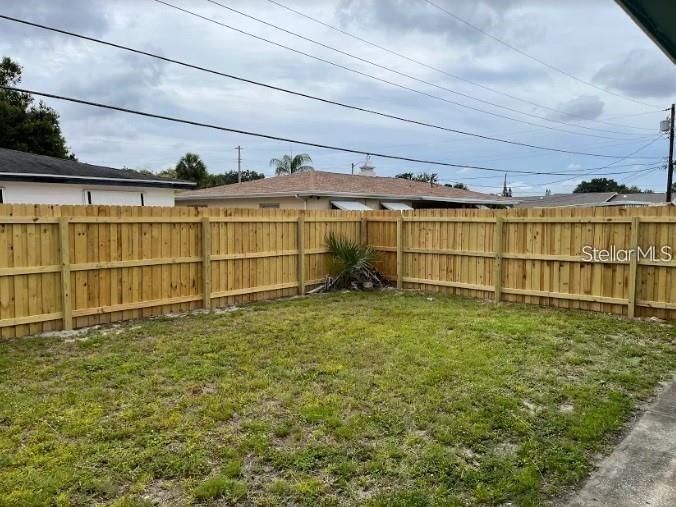 Active With Contract: $1,700 (1 beds, 1 baths, 700 Square Feet)