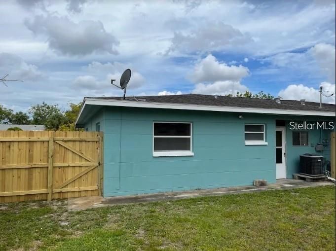 Active With Contract: $1,700 (1 beds, 1 baths, 700 Square Feet)