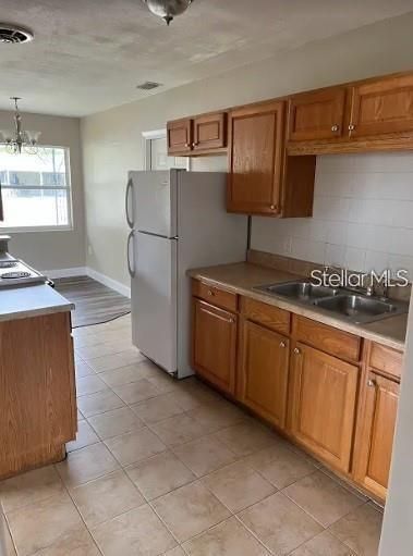 Active With Contract: $1,700 (1 beds, 1 baths, 700 Square Feet)