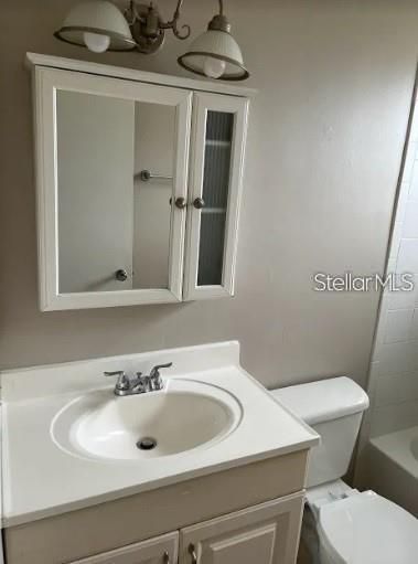 Active With Contract: $1,700 (1 beds, 1 baths, 700 Square Feet)