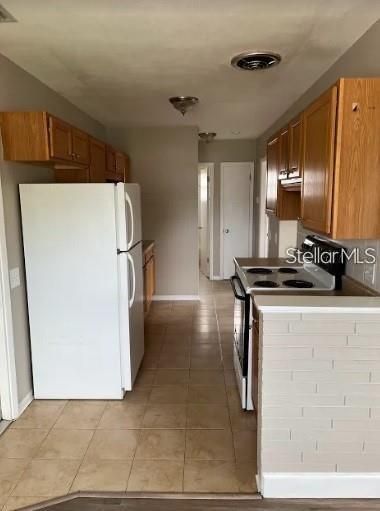 Active With Contract: $1,700 (1 beds, 1 baths, 700 Square Feet)