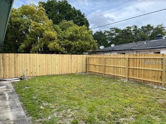 Active With Contract: $1,700 (1 beds, 1 baths, 700 Square Feet)