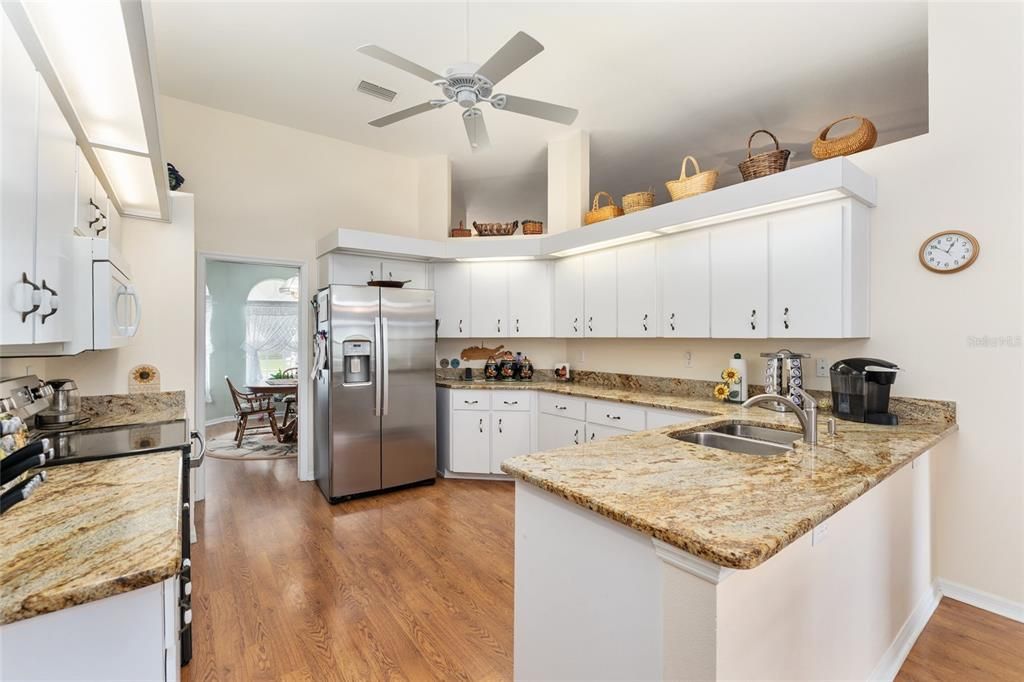 Под контрактом: $269,888 (3 спален, 2 ванн, 1869 Квадратных фут)