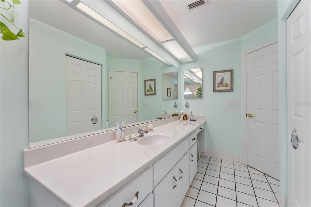 Под контрактом: $269,888 (3 спален, 2 ванн, 1869 Квадратных фут)