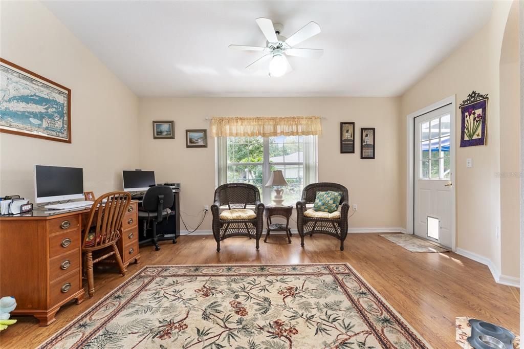 Под контрактом: $269,888 (3 спален, 2 ванн, 1869 Квадратных фут)