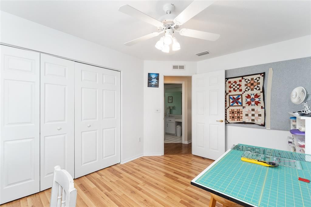 Под контрактом: $269,888 (3 спален, 2 ванн, 1869 Квадратных фут)