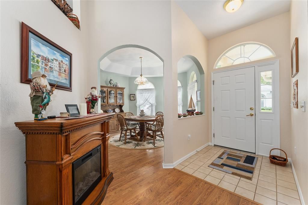 Под контрактом: $269,888 (3 спален, 2 ванн, 1869 Квадратных фут)