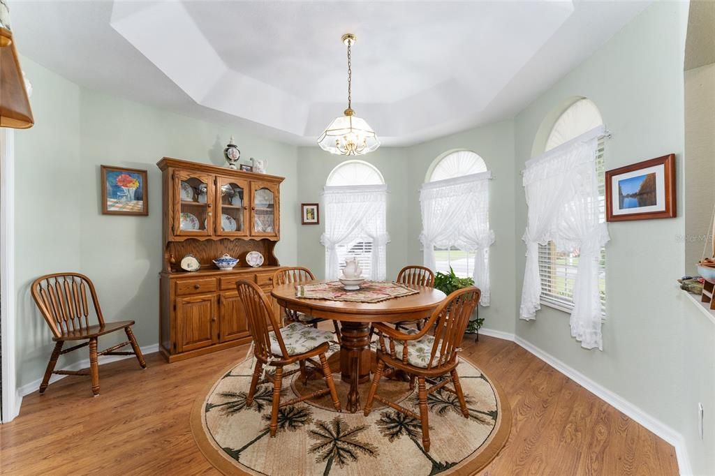 Под контрактом: $269,888 (3 спален, 2 ванн, 1869 Квадратных фут)