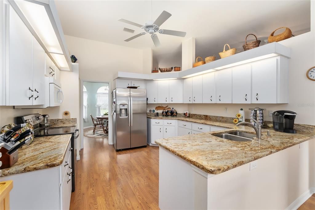 Под контрактом: $269,888 (3 спален, 2 ванн, 1869 Квадратных фут)