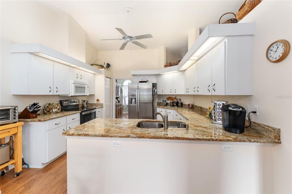 Под контрактом: $269,888 (3 спален, 2 ванн, 1869 Квадратных фут)