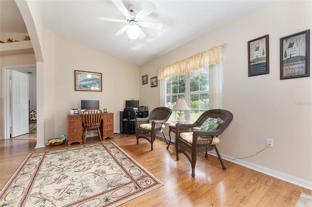 Под контрактом: $269,888 (3 спален, 2 ванн, 1869 Квадратных фут)