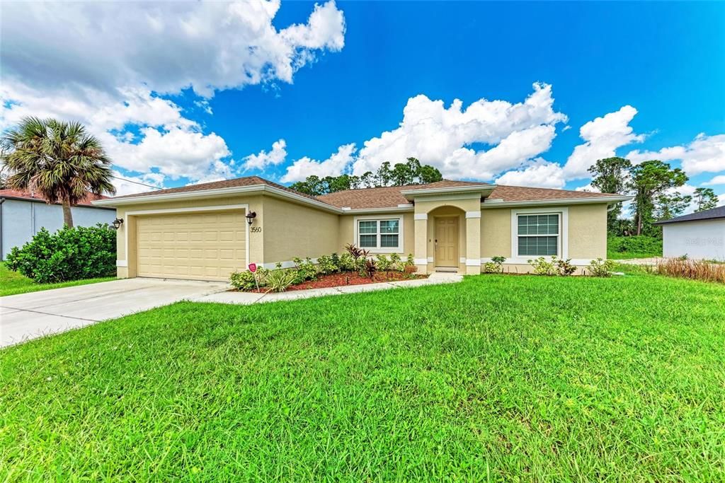 Activo con contrato: $1,900 (3 camas, 2 baños, 1427 Pies cuadrados)