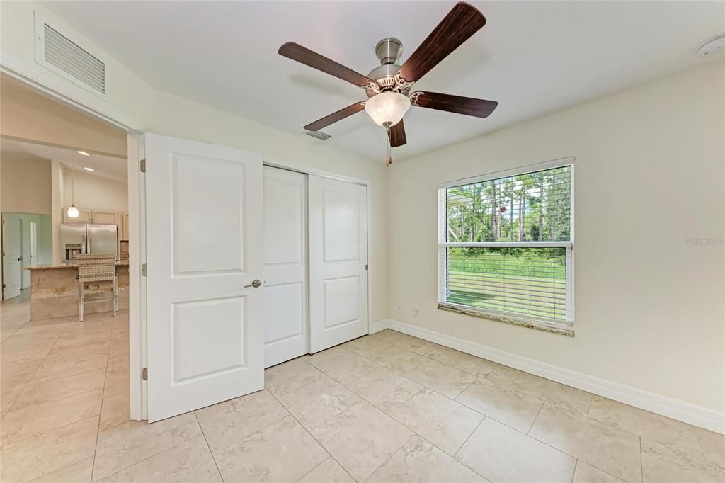 Activo con contrato: $1,900 (3 camas, 2 baños, 1427 Pies cuadrados)