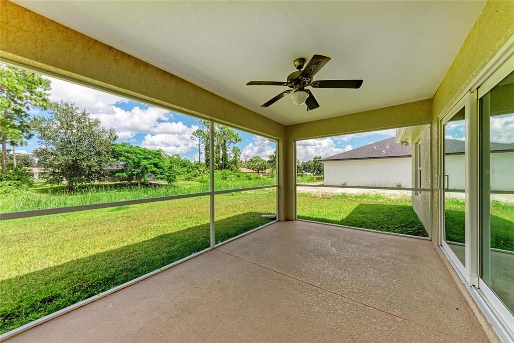 Activo con contrato: $1,900 (3 camas, 2 baños, 1427 Pies cuadrados)