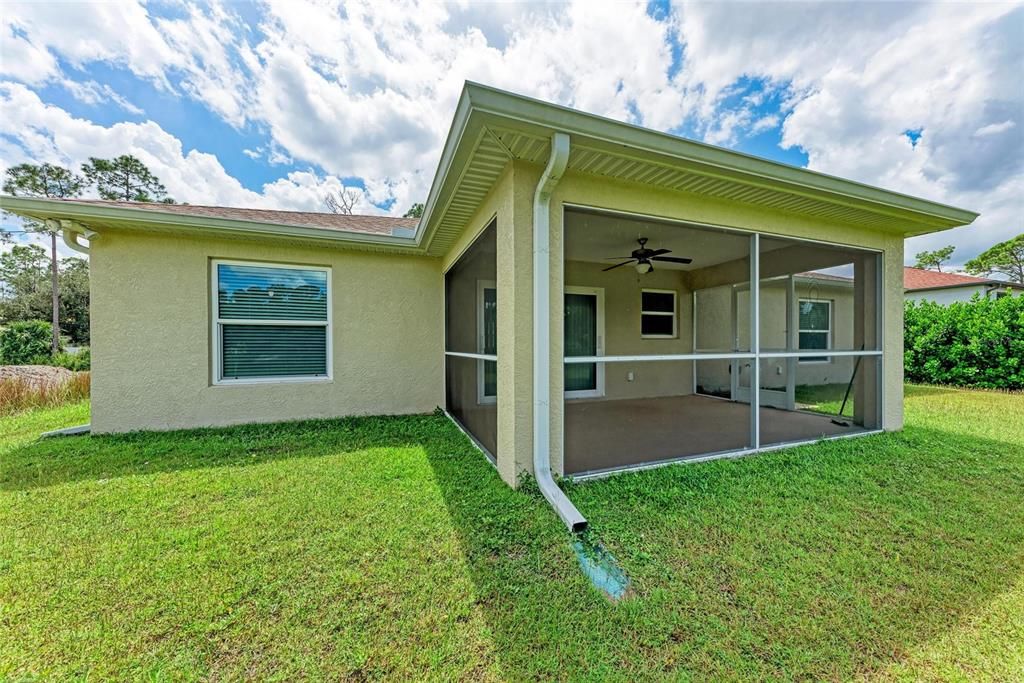 Activo con contrato: $1,900 (3 camas, 2 baños, 1427 Pies cuadrados)