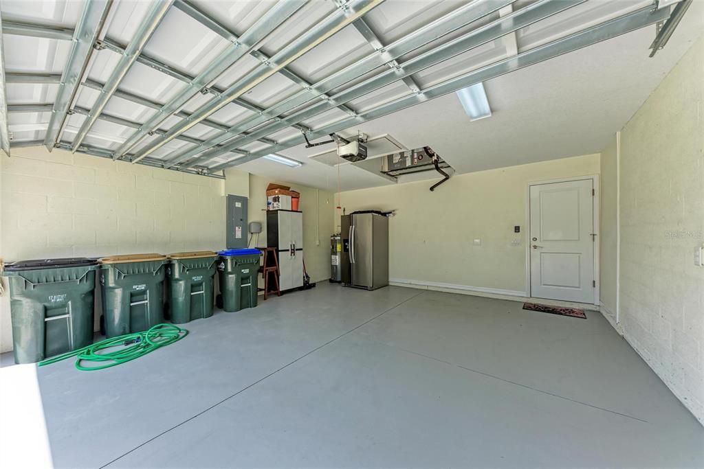 Activo con contrato: $1,900 (3 camas, 2 baños, 1427 Pies cuadrados)