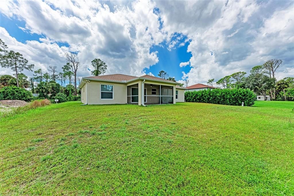 Activo con contrato: $1,900 (3 camas, 2 baños, 1427 Pies cuadrados)