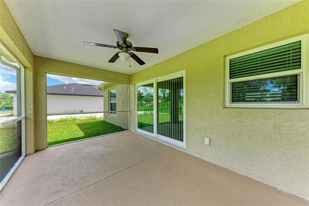 Activo con contrato: $1,900 (3 camas, 2 baños, 1427 Pies cuadrados)